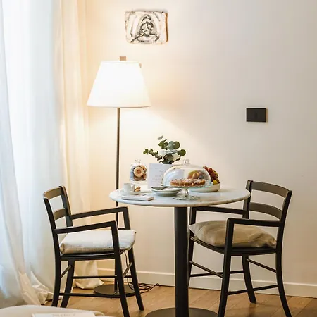 Parisii Bocca Di Leone 88 Oda ve Kahvaltı Roma